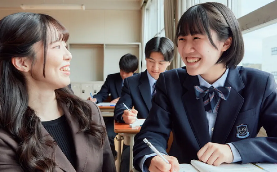 先生と学ぶ特進コースの生徒