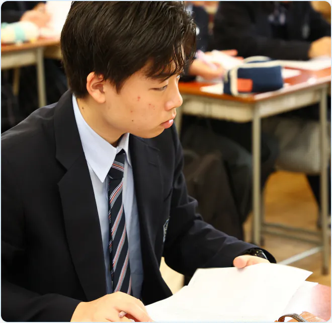 高校生活で勉強する大久保さん